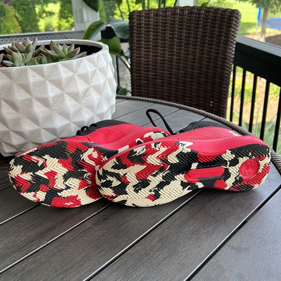 Red high top underarmour shoes - Picture 3 of 5
